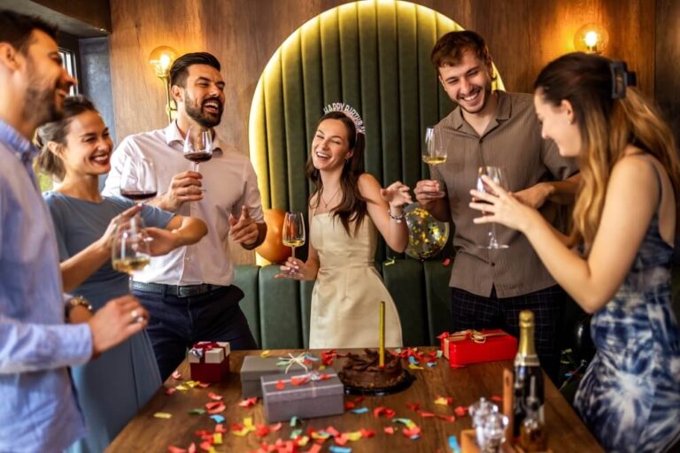 Jak zorganizować urodziny w restauracji, by każdy gość czuł się zaopiekowany?